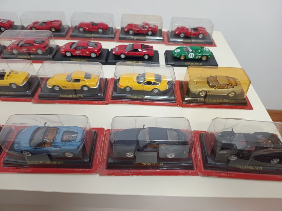 24 machete Ferrari 1/43 ( colecția Fabbri). Preț bucata