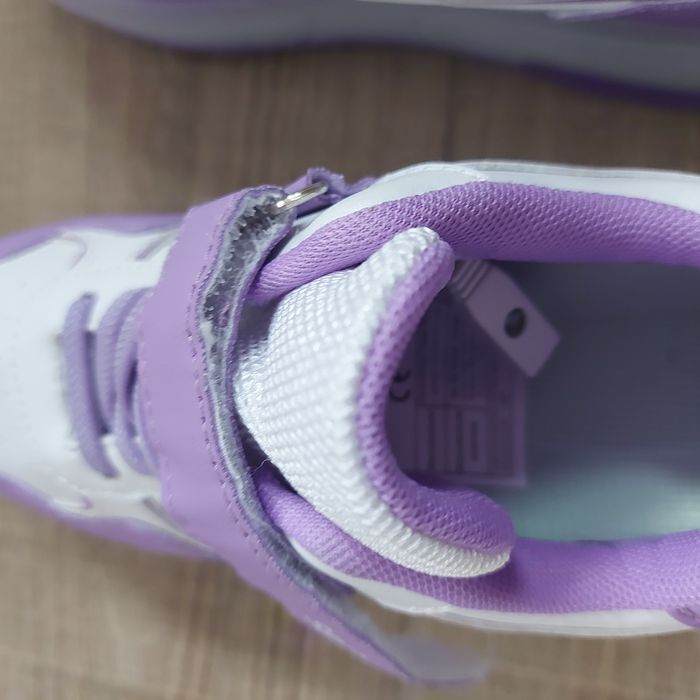 Vând adidași cu role și lumini marimea 37 dar merge la 36