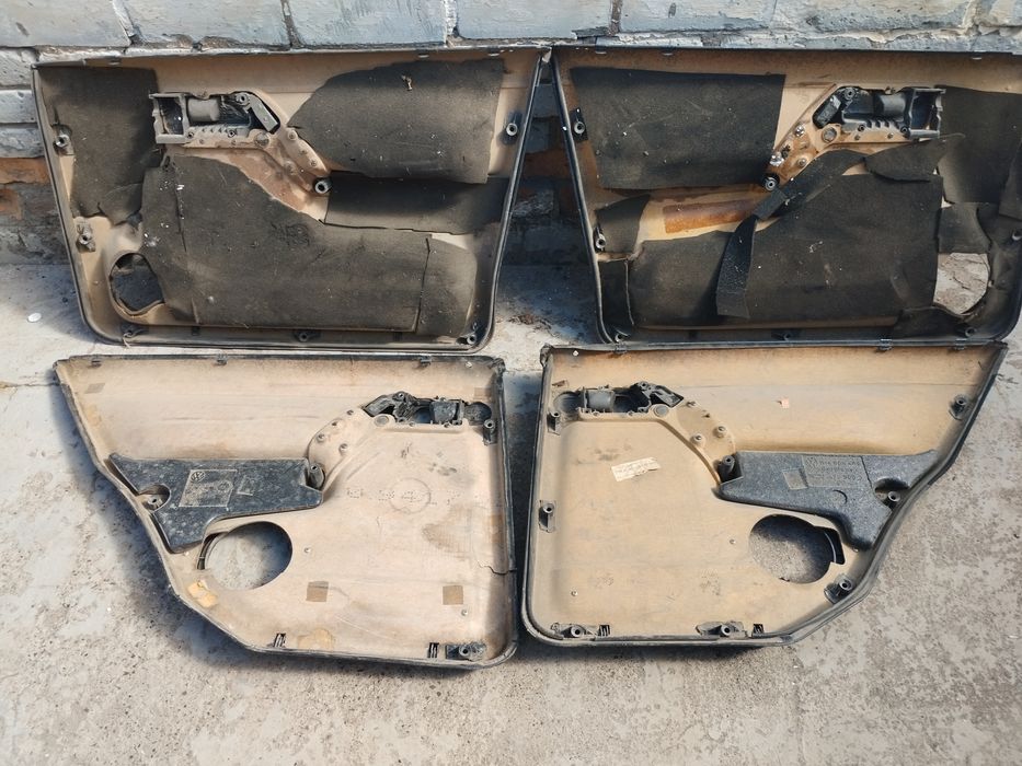 Продам дверные карты гольф 3