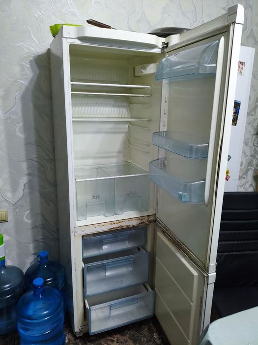 Продам холодильник Электролюкс.  Б/у.