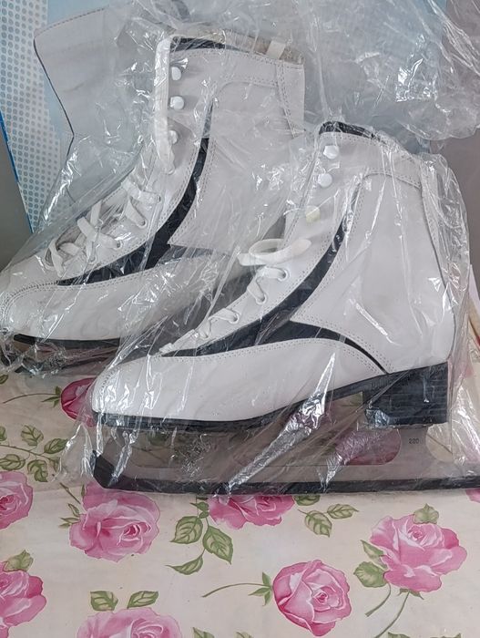 Фигурные коньки новые 39-р