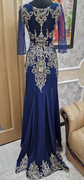 Шикарное,вечернее платье