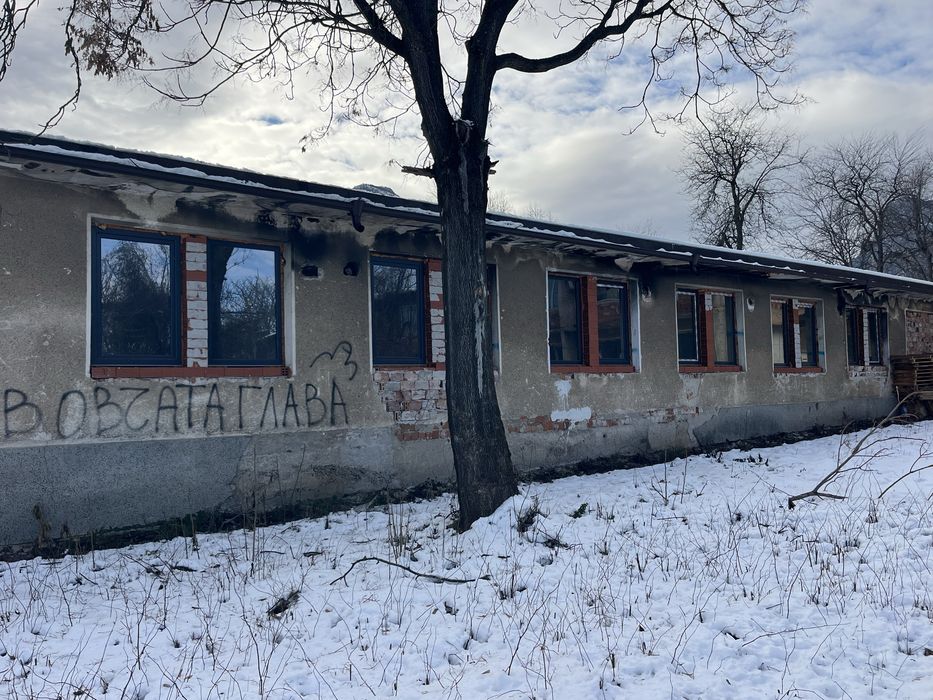 Самостоятелна сграда с 4 апартамента и 7 еденични съай