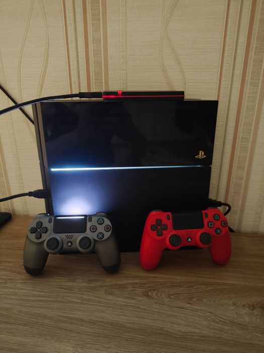 Продам PS4 1тб Прошитый