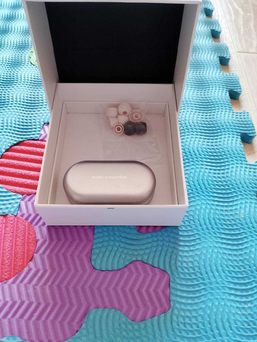 Bang and Оlufsen-безжични слушалки Модел: EQ  Чисто нови!