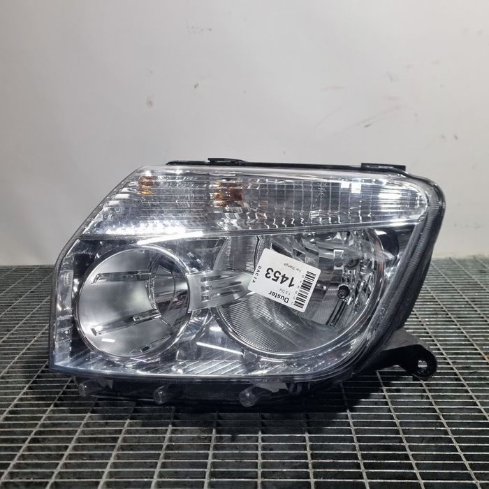 Far Stanga Dacia Duster 2010 - 2013 SUV 4 Usi (1453) Fara xenon