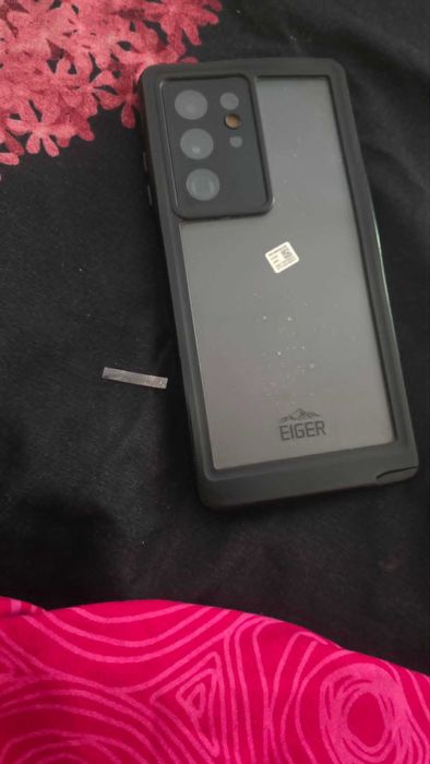 Samsung Galaxy S 22 Ultra без драскотина или дори петънце