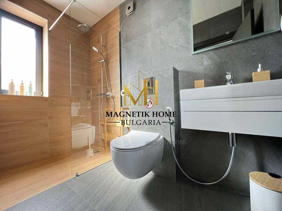 Великолепна къща с 3 спални, 4 бани, 2 паркоместа  в ж.к. Крайморие