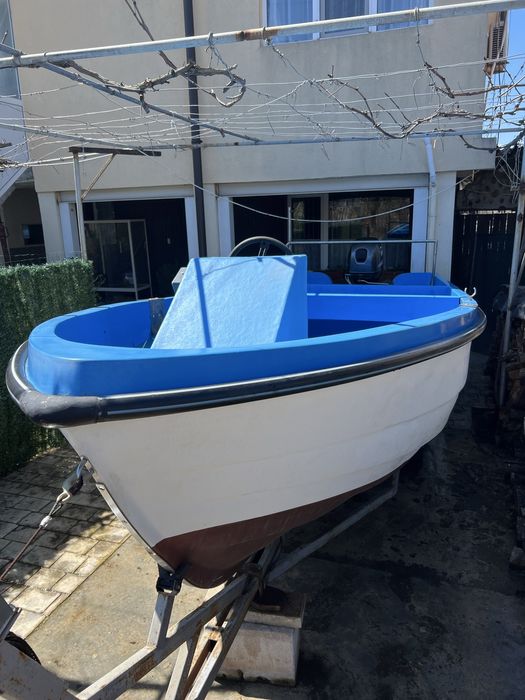 Продавам лодка