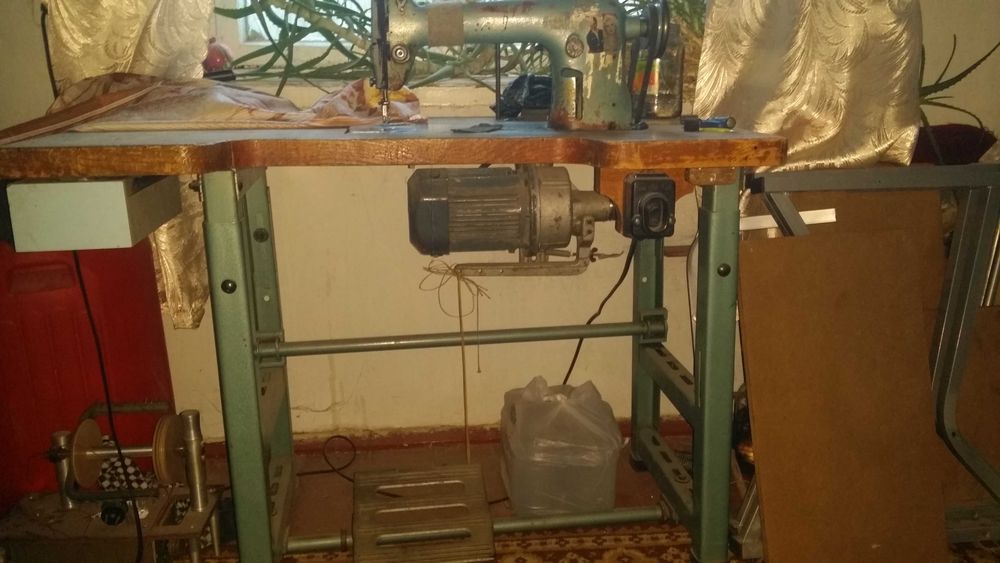 Швейная производственная электрическая машинка