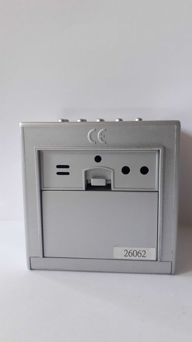 часовник антикварен, куб марка Рееко  Reeko, будилник, календар