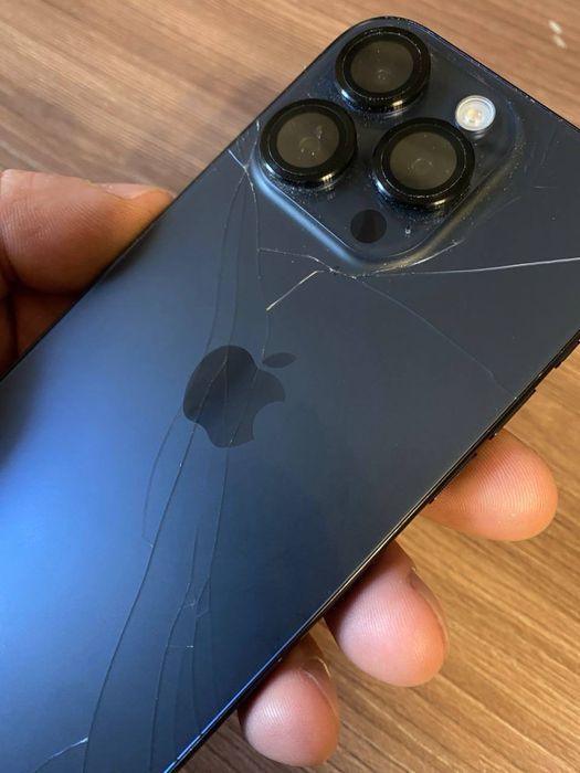 Продам Iphone 15 pro 256