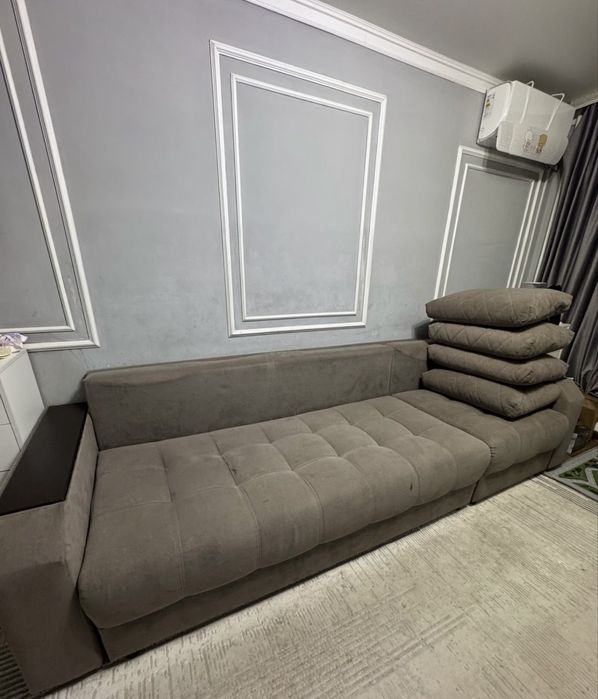 Продам диван с 4 подушками