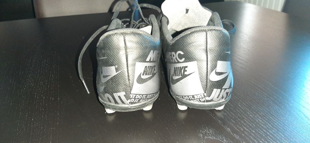 Бутони   NIKE Mercurial