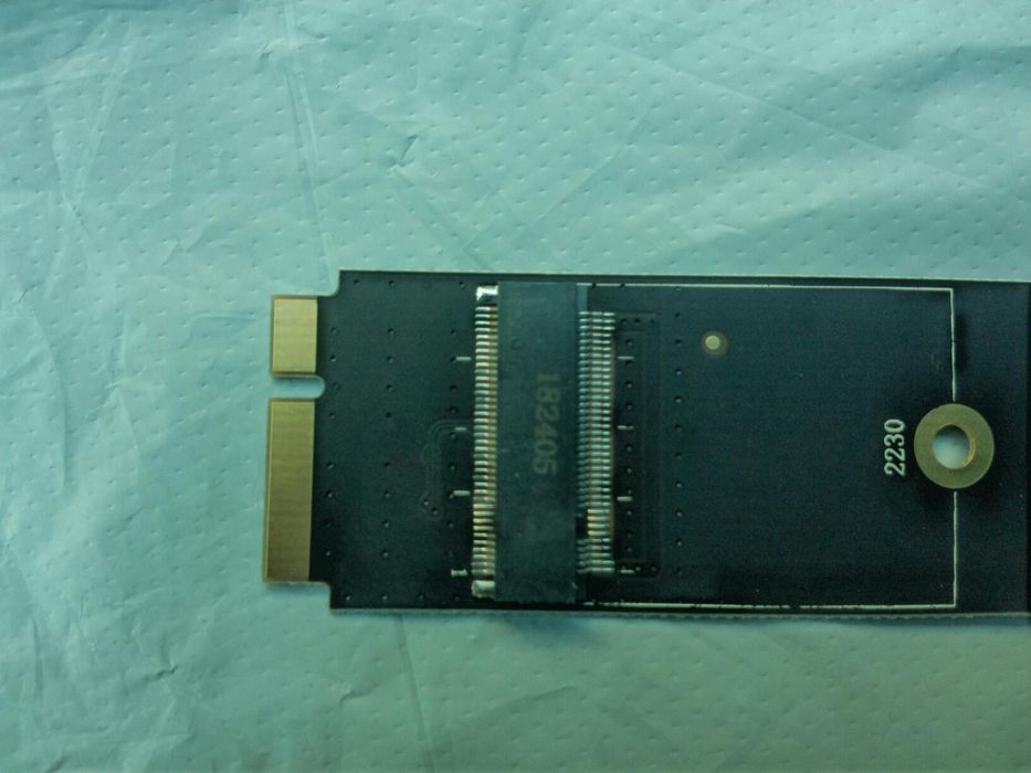 Продавам преходник адаптор за ssd за 2012 MacBook Air A1465 A1466
