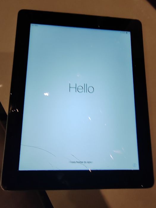 Продавам iPad Air 9.7" Wi-Fi + Cellular