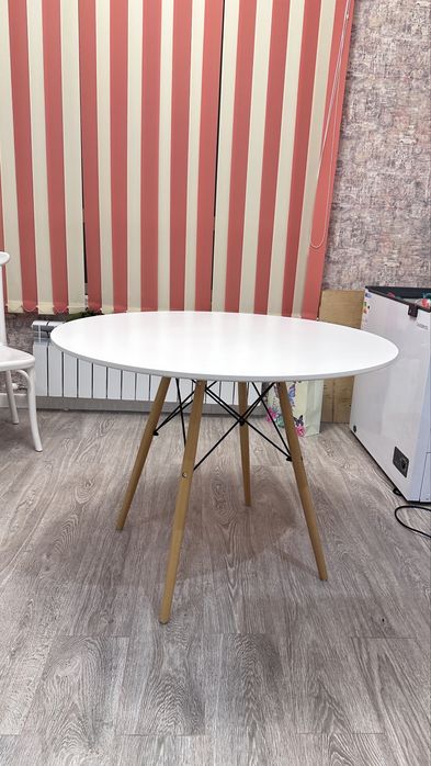 Стол для кухни.