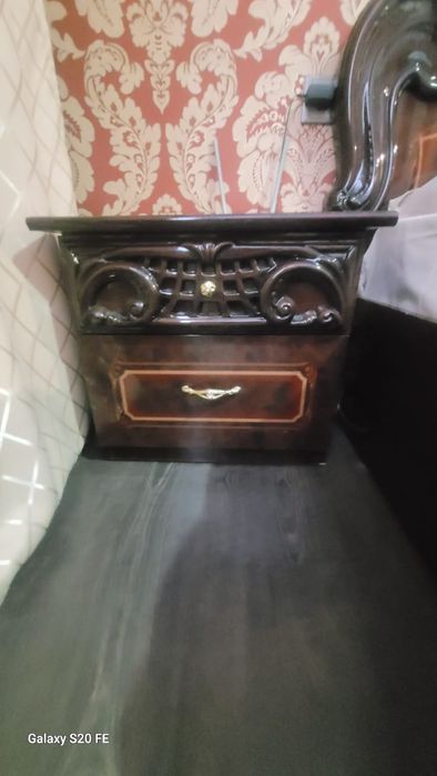 Продам кровать и тумбы