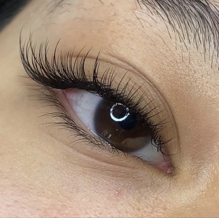 Наращивание ресниц с выездом