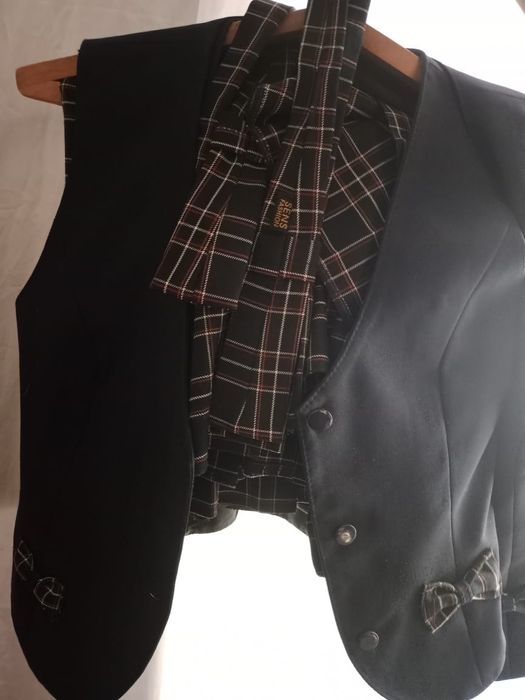 Продам Школьный костюм,  туфли