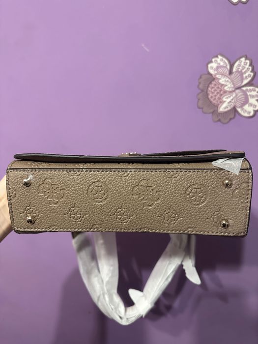 Дамска чанта Guess