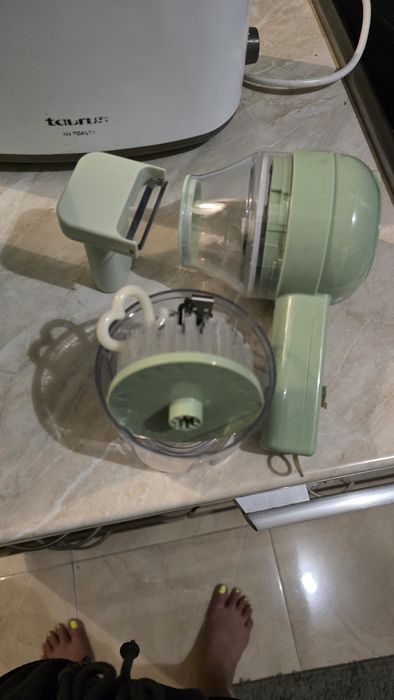 Многофункционален кухненски уред (резачка/белачка)