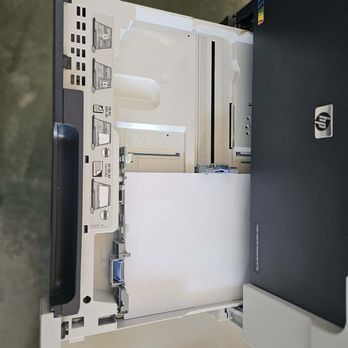 Лазерен принтер HP Color LaserJet