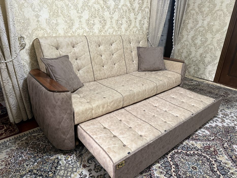 Диван раскладной в хорошем состоянии