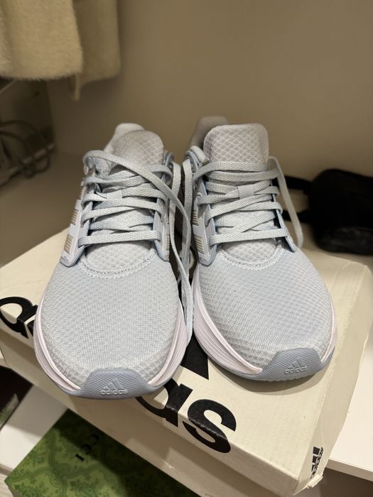 Кроссовки Adidas женские ,38 размер