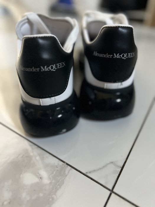 Adidasii MCQ albi Turcia