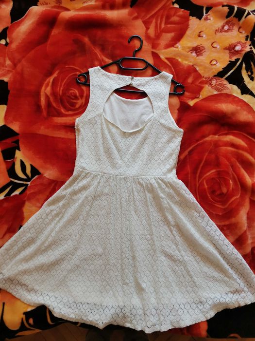 Дантелена коктейлна рокля ONLY