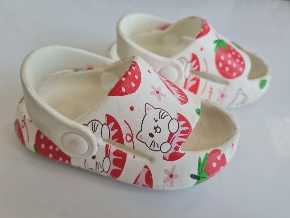 Продам кроксы для девочек