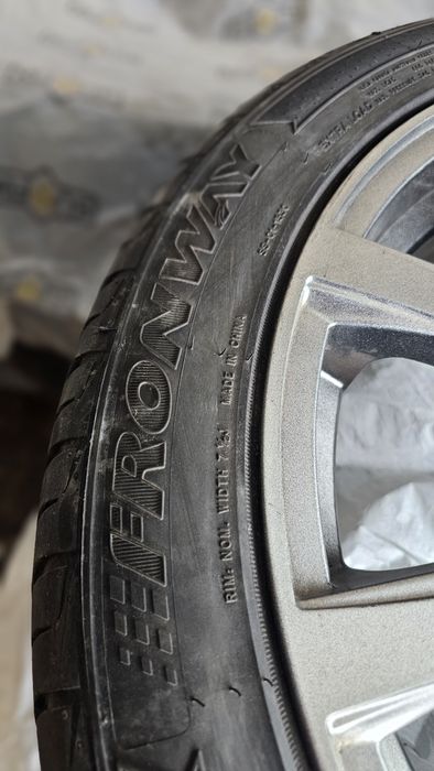 Комплект дисков R18 с летней резиной