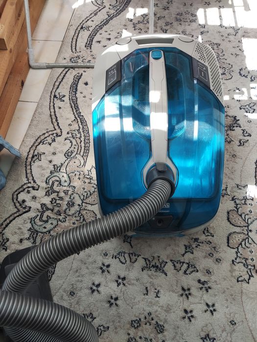 Продаю моющий пылесос