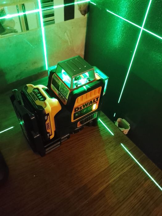 Nivel laser dewalt cu 12 linii Nou