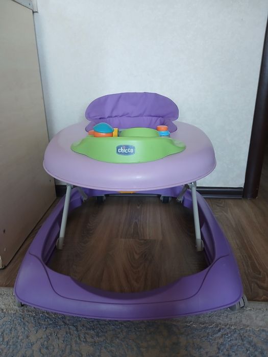 Продаётся шезлонг и ходунки