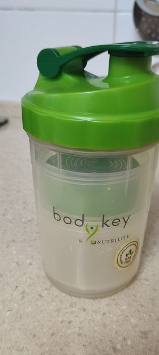 Продам бутылку шейкер для напитков