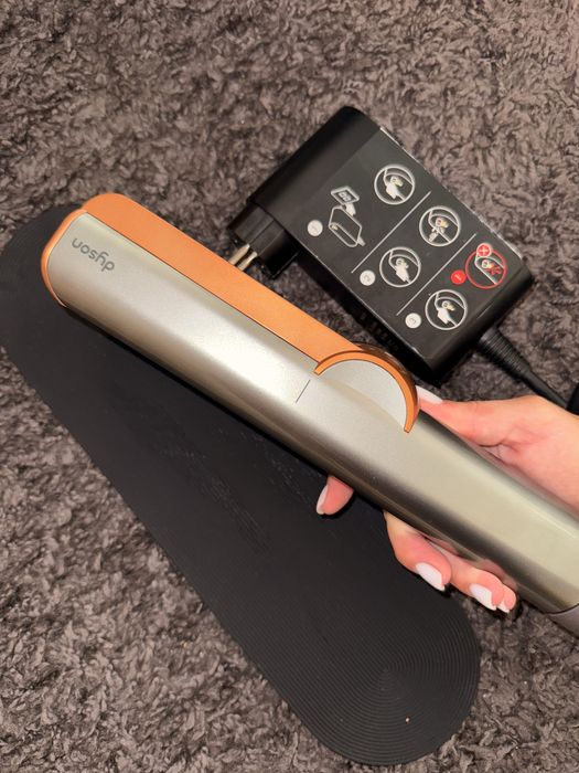 Dyson Airstrait - преса/сешоар