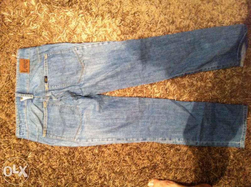 Продавам оригинални дамски дънки Paul Smith и Lee