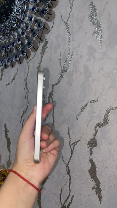 Продам iPhone 13