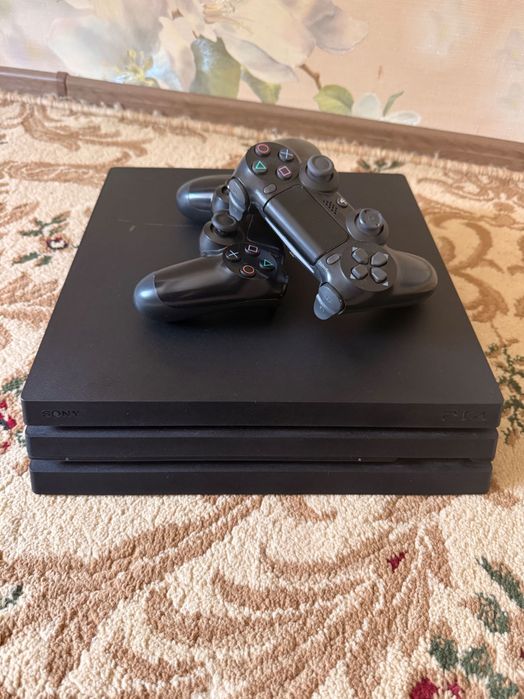 Продается игровая приставка Sony PlayStation 4 pro в хорошем состоянии