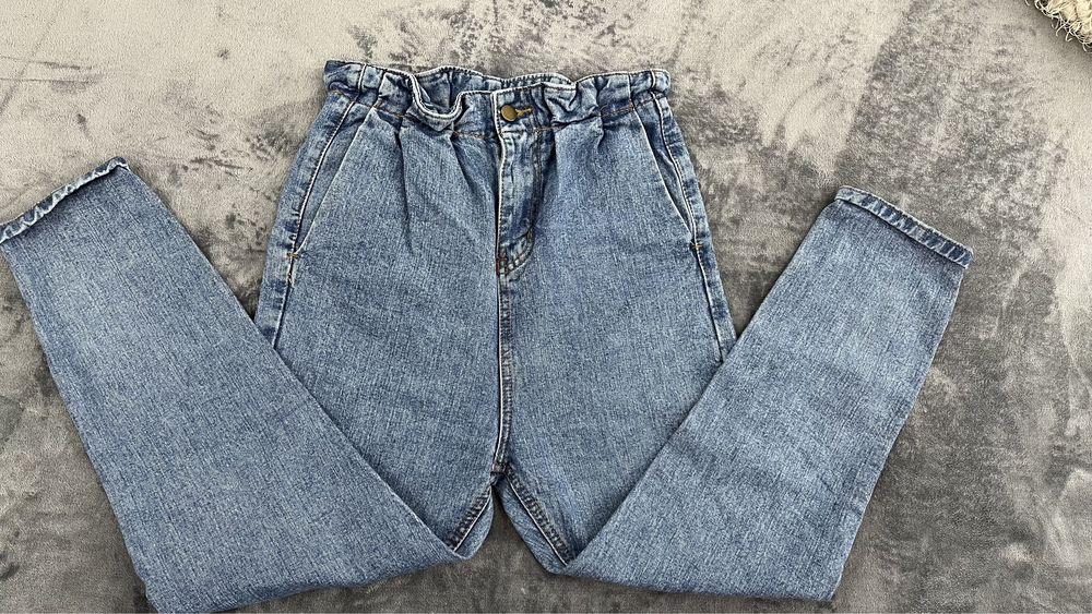 Дънки с висока талия и широк крачол mom djeans