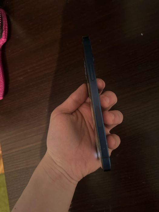 iPhone 12 в хорошем состоянии
