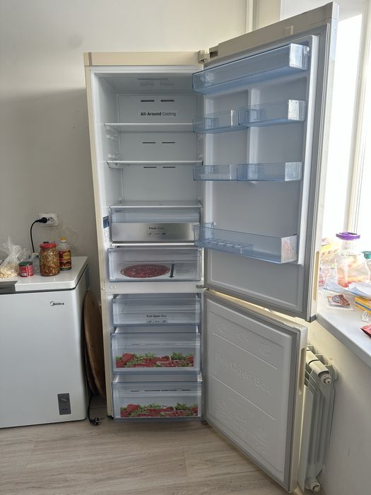 Холодильник SAMSUNG