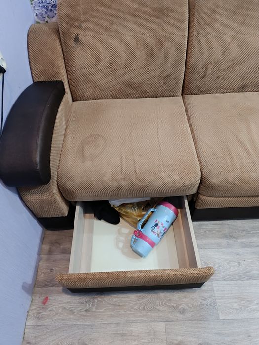 Продам диван углавой