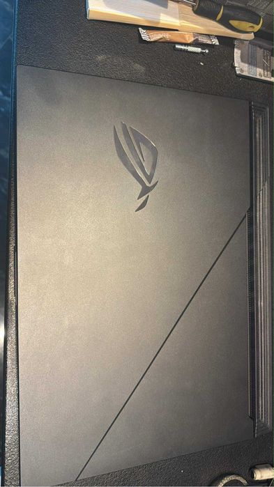 Геймърски лаптоп Asus Rog Strix Scar 17