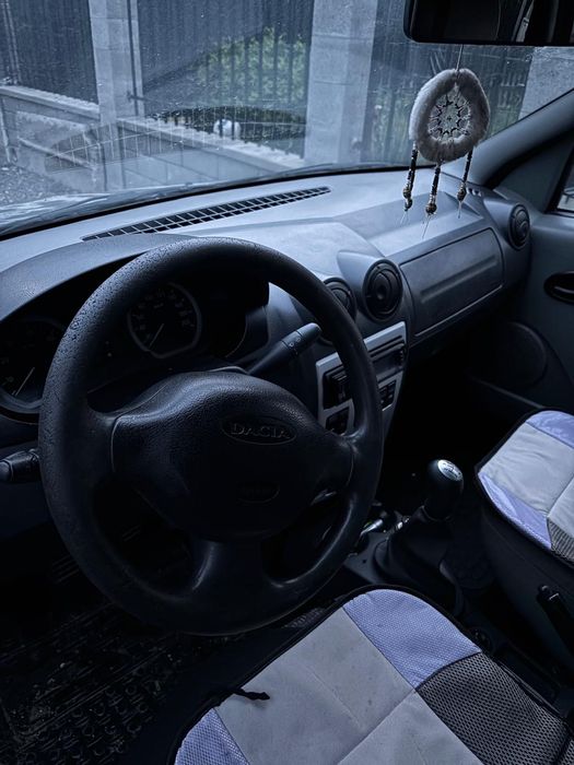 Vând Dacia Logan