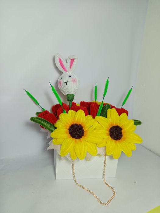 Aranajement floral din sarma plusata