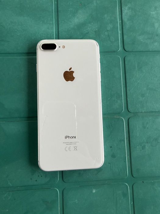 Възможен бартер/Iphone 8 Plus 64GB Бял