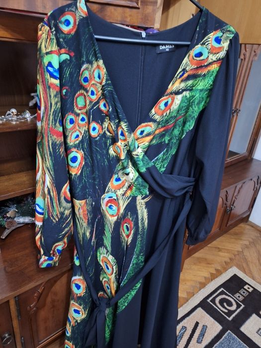 Vând rochie eleganta  de la Dames noua